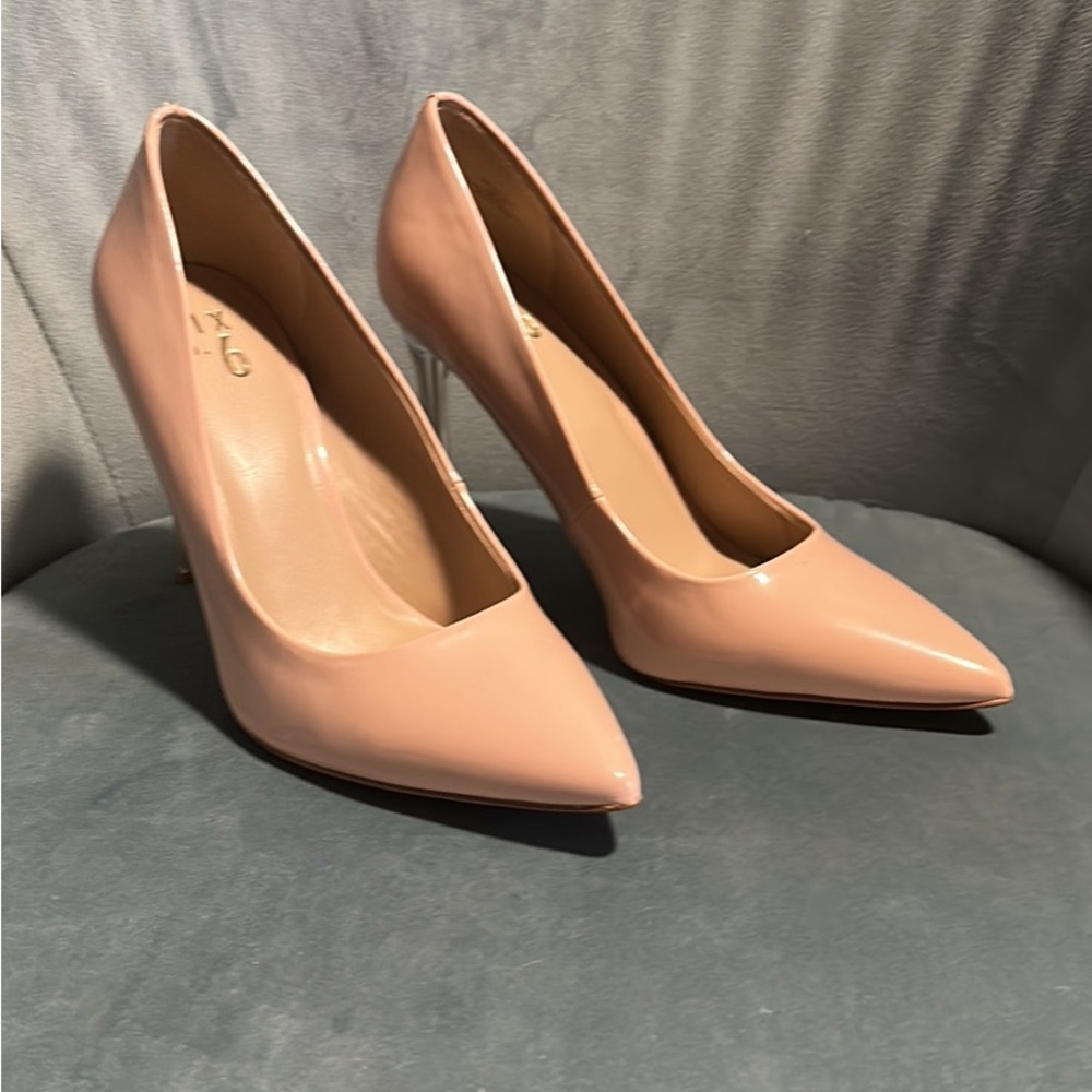 Brand new nude heel